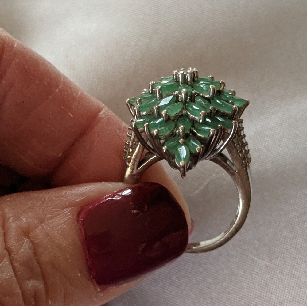 Emerald Ring - Picture 5 of 10